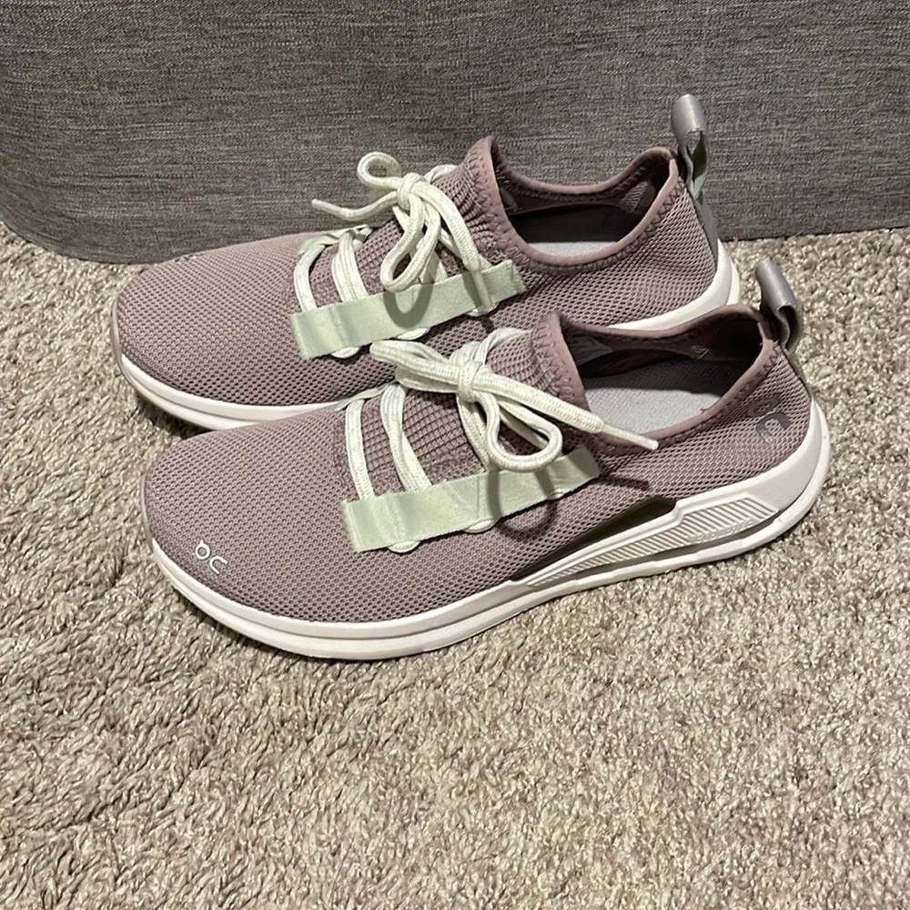 On Cloudeasy Sneakers - Picture 2 of 5